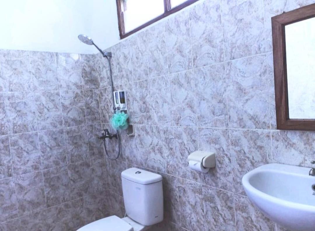 Green Palace Homestay Batununggul Bagian luar foto