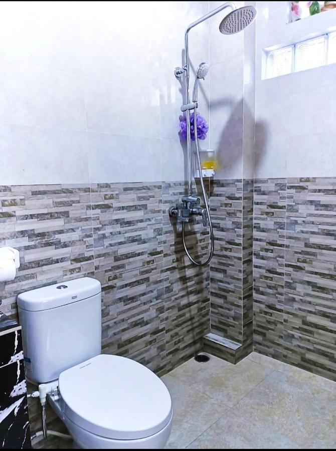 Green Palace Homestay Batununggul Bagian luar foto