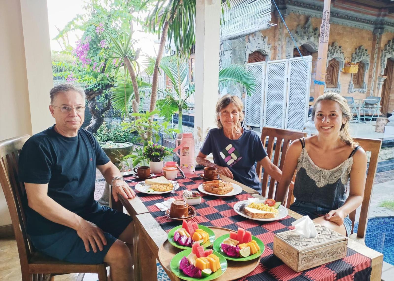 Green Palace Homestay Batununggul Bagian luar foto
