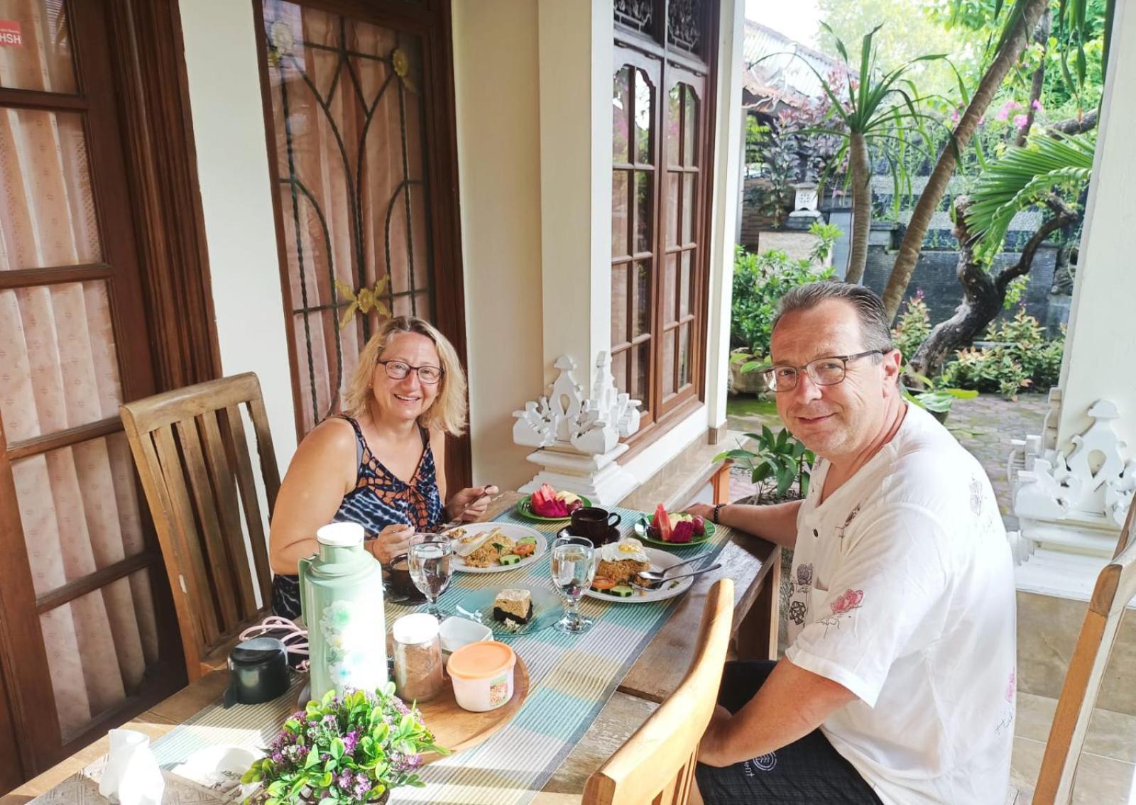 Green Palace Homestay Batununggul Bagian luar foto