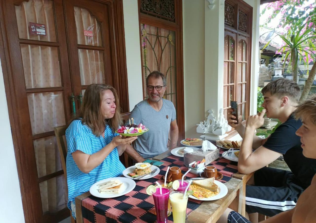 Green Palace Homestay Batununggul Bagian luar foto