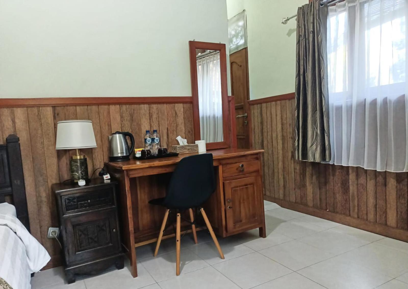 Green Palace Homestay Batununggul Bagian luar foto