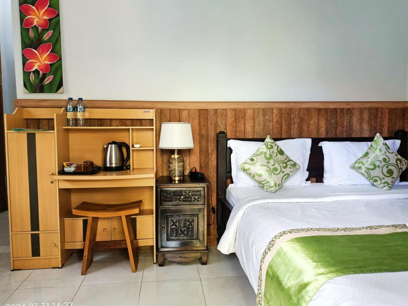 Green Palace Homestay Batununggul Bagian luar foto