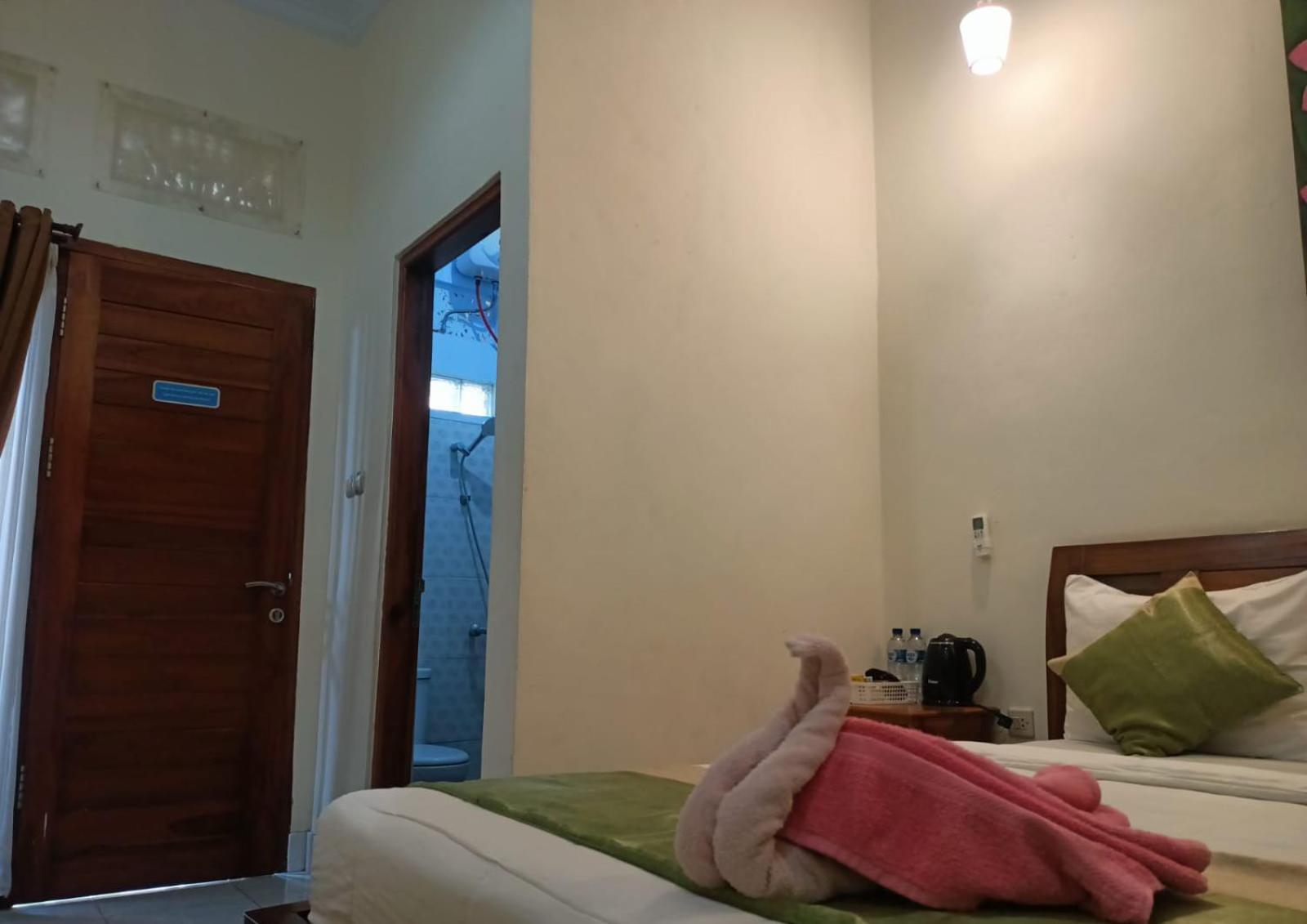 Green Palace Homestay Batununggul Bagian luar foto