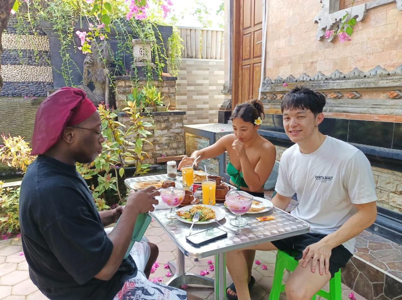 Green Palace Homestay Batununggul Bagian luar foto