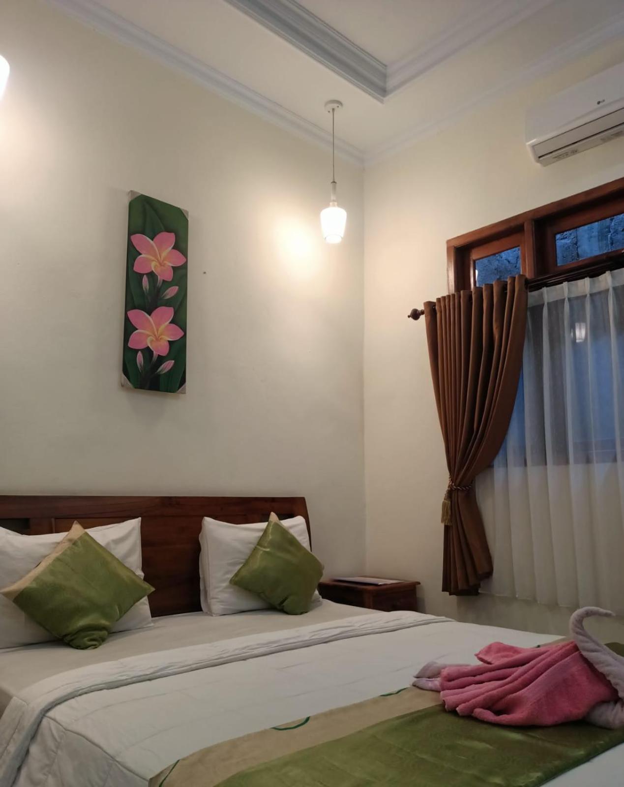 Green Palace Homestay Batununggul Bagian luar foto